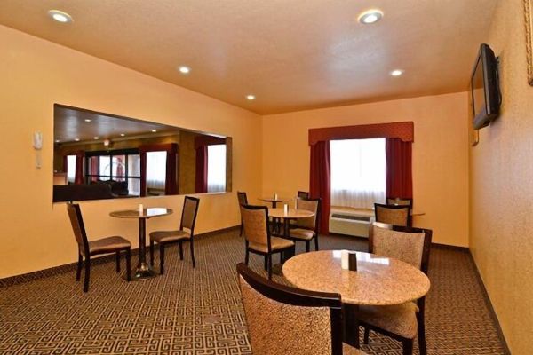 HiWay Inn Express of Broken Bow